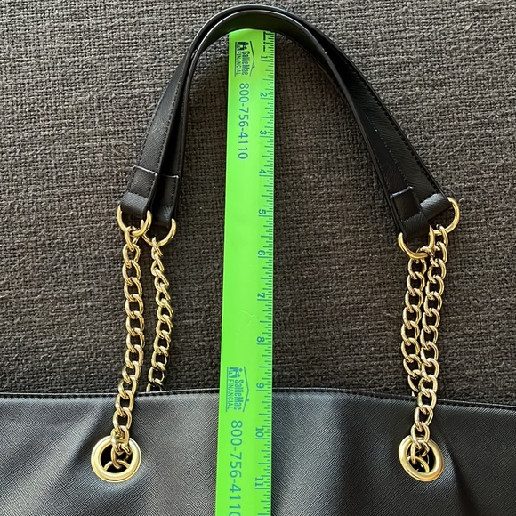 Kenneth Cole Reaction Pocketbook with Good Chain straps - Picture 9 of 9